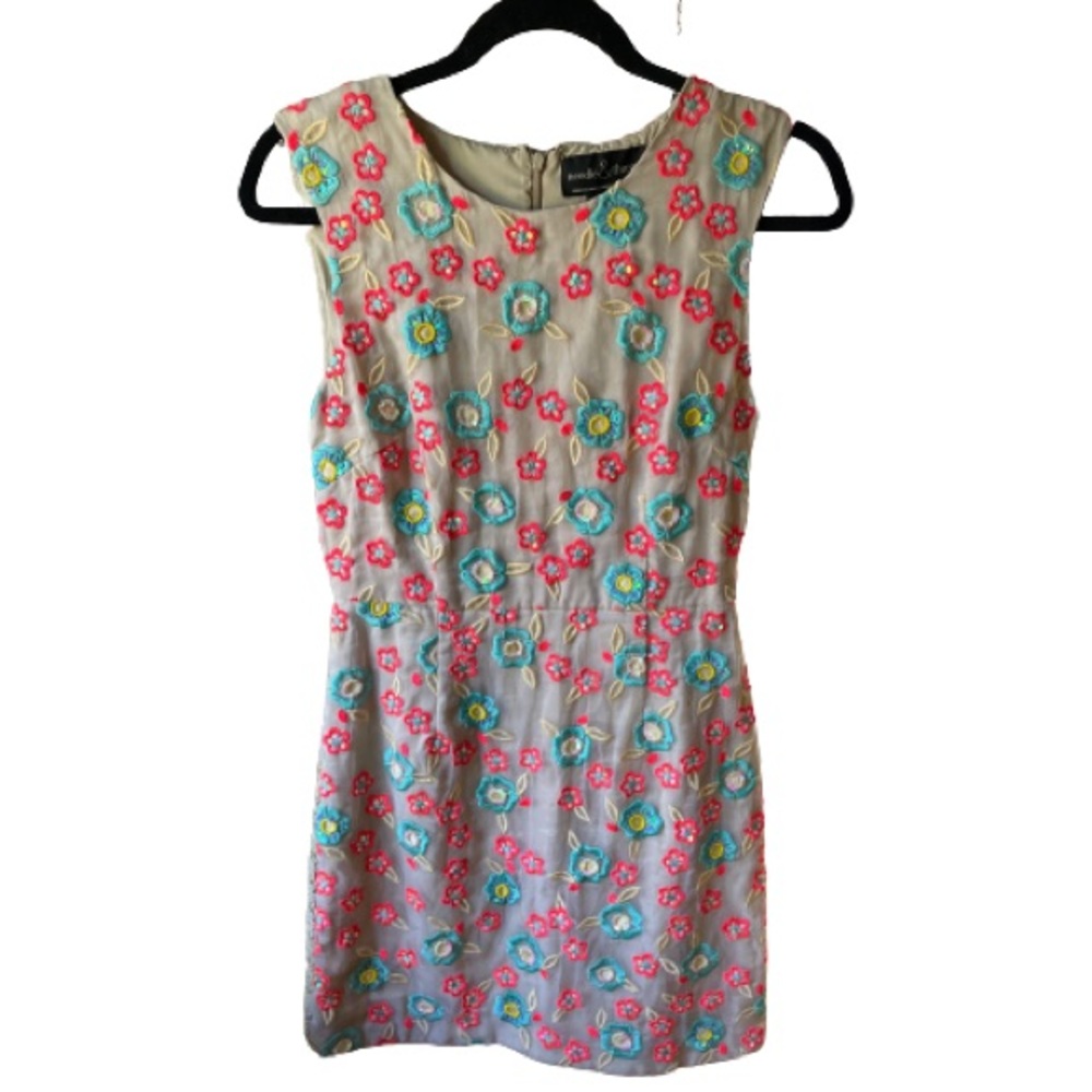 ⭐️HP⭐️NWT 100% Silk Needle & Thread Nude, Pink, Etc, Floral Embellished- Size 6